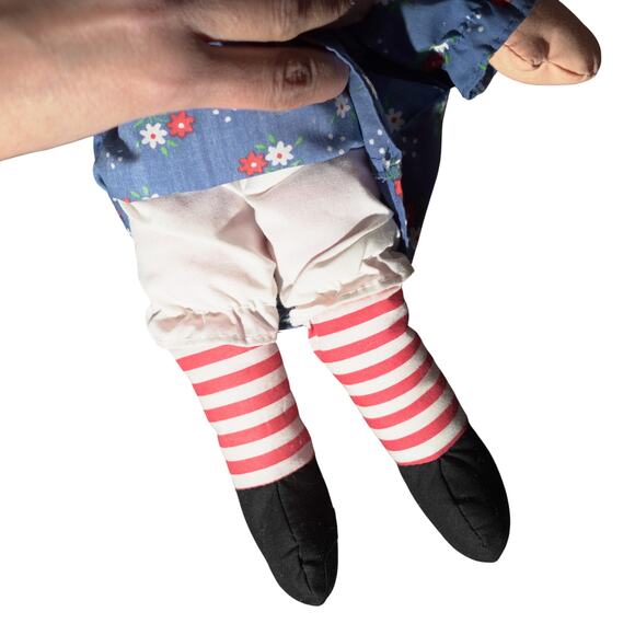 Hasbro Raggedy Ann Doll Navy Dress Floral Apron Red Yarn Hair Collectible VTG - Picture 7 of 11